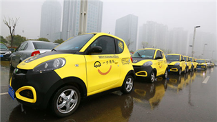 這50輛新能源汽車太黃了！招手即停、一步送到大河車展的門口