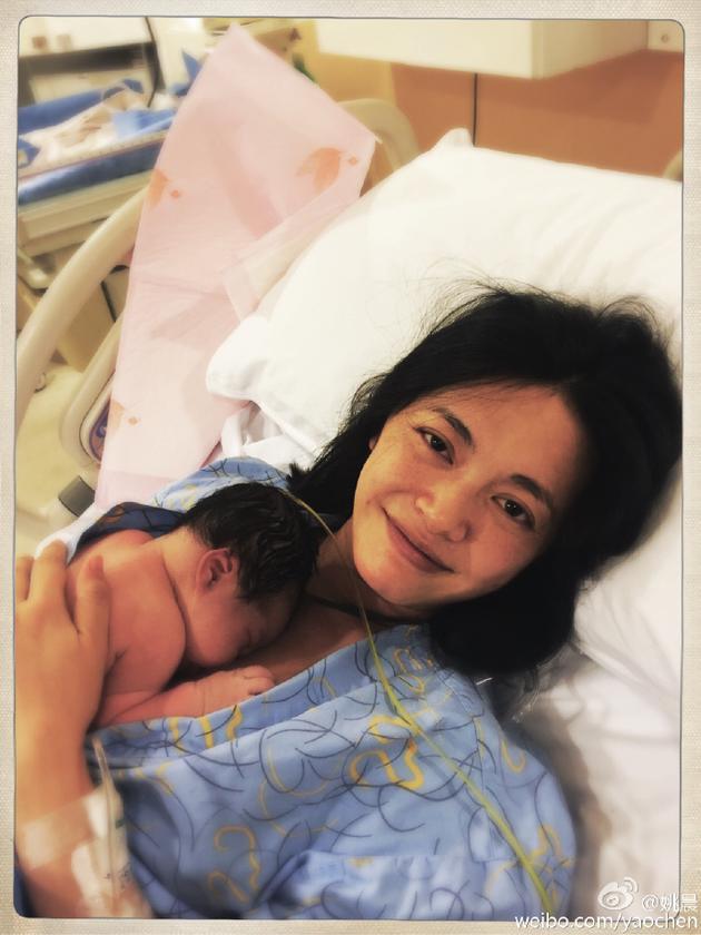 姚晨二胎產(chǎn)女六斤七兩 姚晨二胎產(chǎn)女六斤七兩