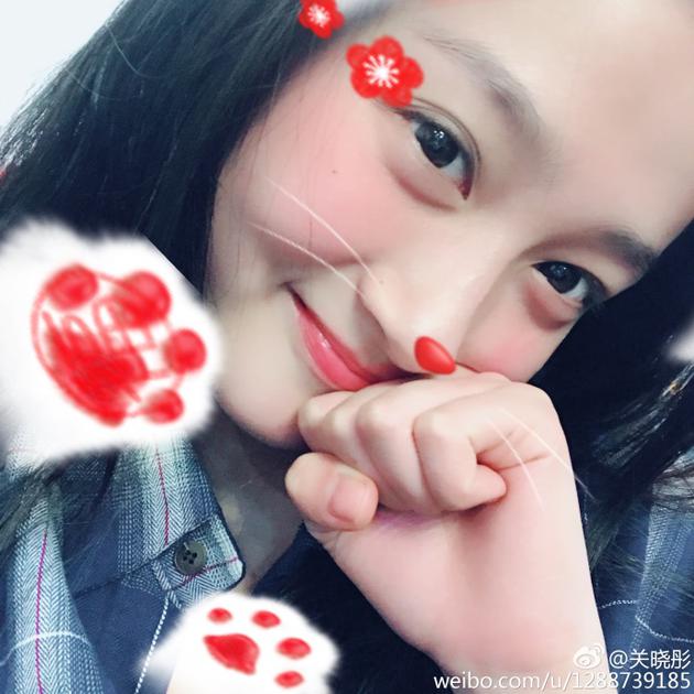 關曉彤情人節(jié)發(fā)福利照