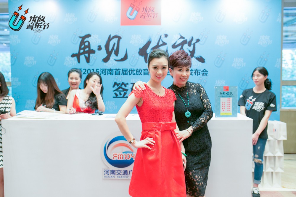 貼心的南方姐姐和美女主播小佩，海洋是不是每天都要流口水呀！