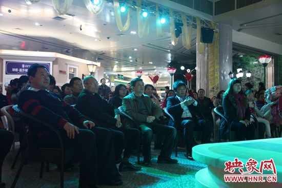 開(kāi)播儀式現(xiàn)場(chǎng) 開(kāi)播儀式現(xiàn)場(chǎng)