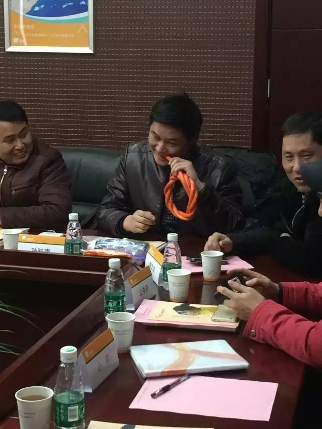 小編想問(wèn)一下咬膠管的孫老師，優(yōu)質(zhì)膠管的口感如何呢？