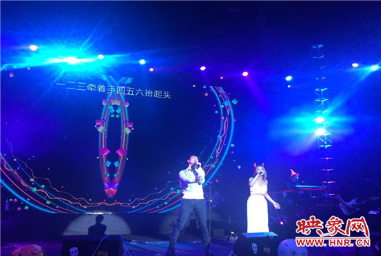 丁當(dāng)現(xiàn)場分享了她的代表曲目，《猜不透》全場大合唱，歌手嚴(yán)爵充分展現(xiàn)創(chuàng)作型歌手的特點(diǎn)。