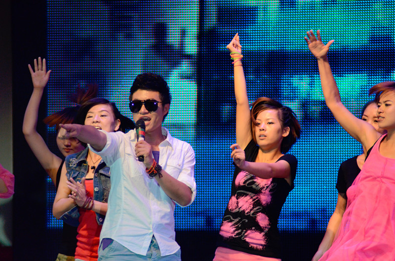 嗨！《我們一起聽歌吧》魅力881河南音樂廣播 DJ帥天 演唱曲目：《找自己》 帥呀??！