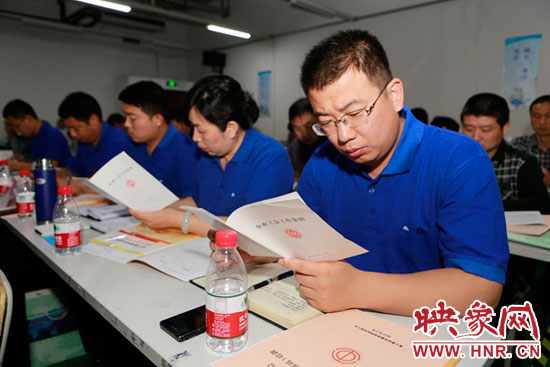 5月15日上午，全國(guó)總工會(huì)送教到基層-富士康工會(huì)干部（河南站）培訓(xùn)班在富士康鄭州科技園開班。