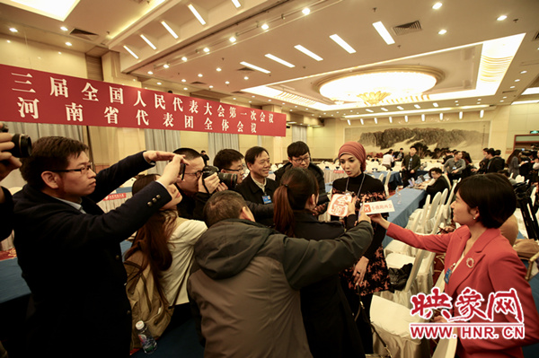 會(huì)后采訪外國(guó)記者 會(huì)后采訪外國(guó)記者