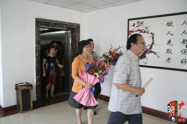 探望豫劇大師唐喜成先生夫人馬云玲 探望豫劇大師唐喜成先生夫人馬云玲