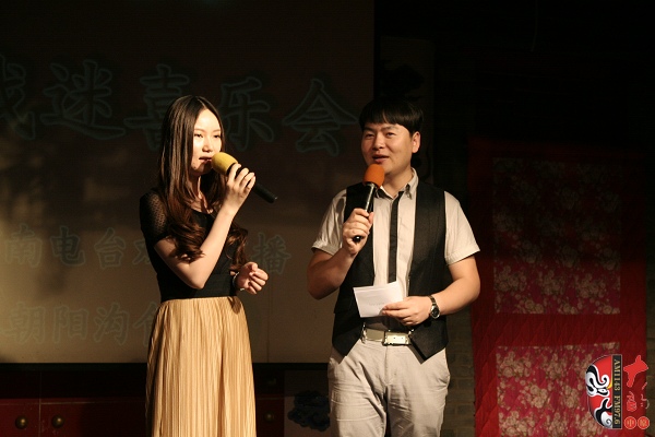 主持人：河南電臺戲曲廣播《越學(xué)越開心》主持人張琳，著名戲曲節(jié)目主持人、戲曲廣播當(dāng)家小生月陽