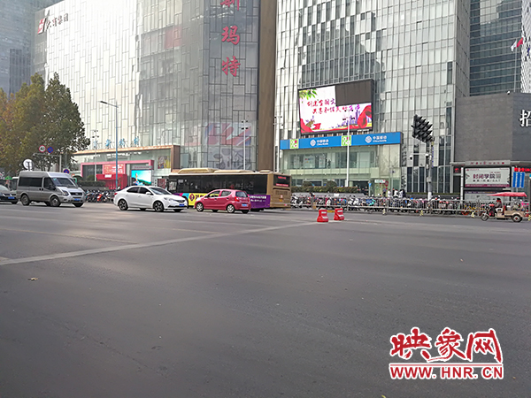 限行期間鄭州市區(qū)以往的擁堵道路通行順暢 限行期間鄭州市區(qū)以往的擁堵道路通行順暢