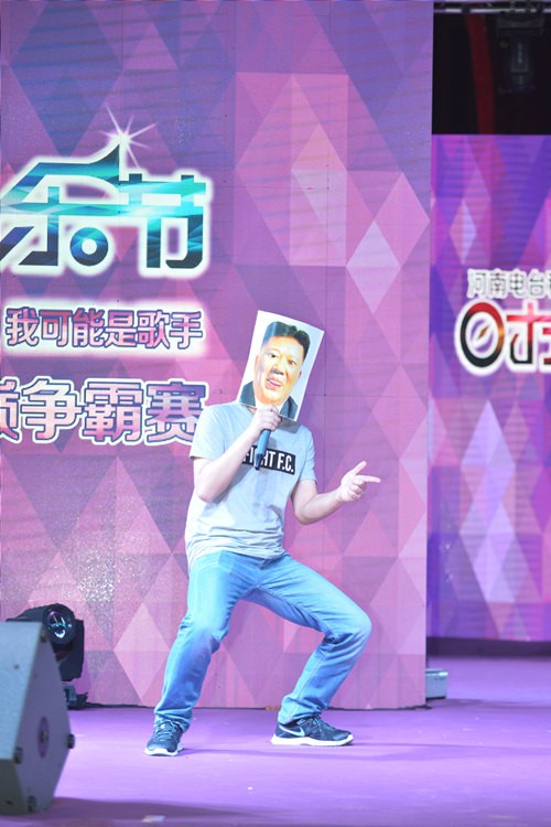 不過隨后的阿強老師現(xiàn)場傳授RAP教程，同樣不遜于老楊呢?。? complete=