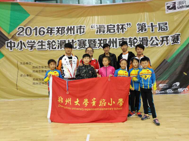 部分獲獎(jiǎng)隊(duì)員賽場合影 部分獲獎(jiǎng)隊(duì)員賽場合影