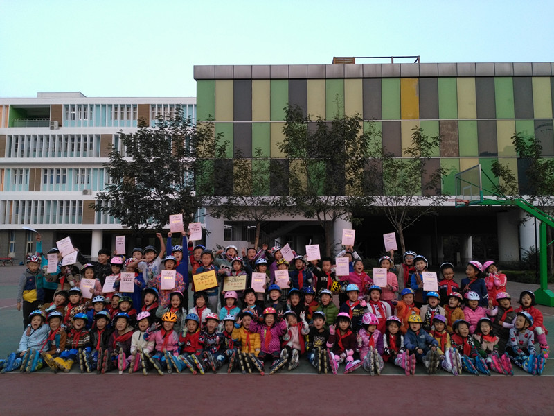 輪滑隊(duì)全家福 輪滑隊(duì)全家福