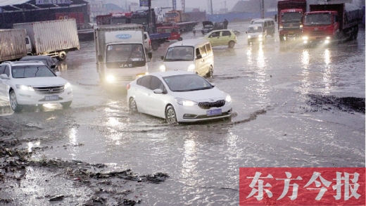 鄭州南四環(huán)柴郭轉(zhuǎn)盤南500米處的“泥坑”，