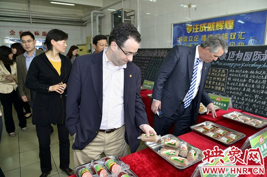 中美兩國商會代表團參觀雙匯并座談交流 中美兩國商會代表團參觀雙匯并座談交流