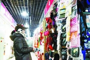 防護口罩標準缺失價差數(shù)千倍都稱能防PM2.5 防護口罩標準缺失價差數(shù)千倍都稱能防PM2.5