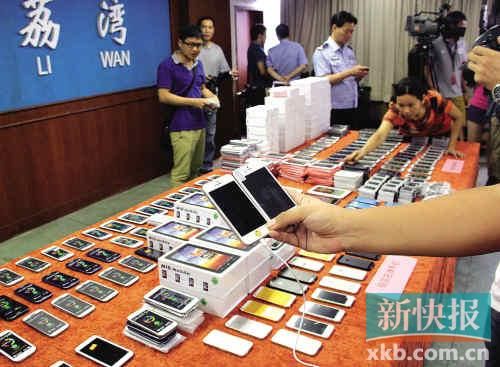 ■假冒手機。新快報記者曾泓/攝