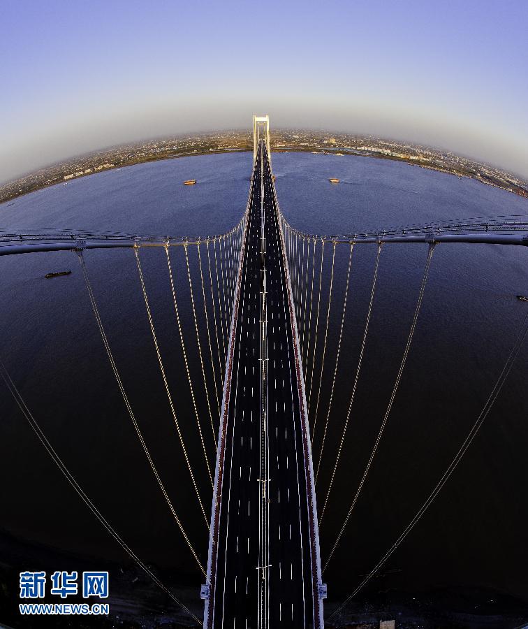 江蘇泰州長江公路大橋即將通車 江蘇泰州長江公路大橋即將通車