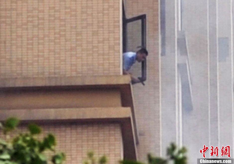 7月31日，成都成華區(qū)二十四城小區(qū)發(fā)生警匪槍戰(zhàn)。