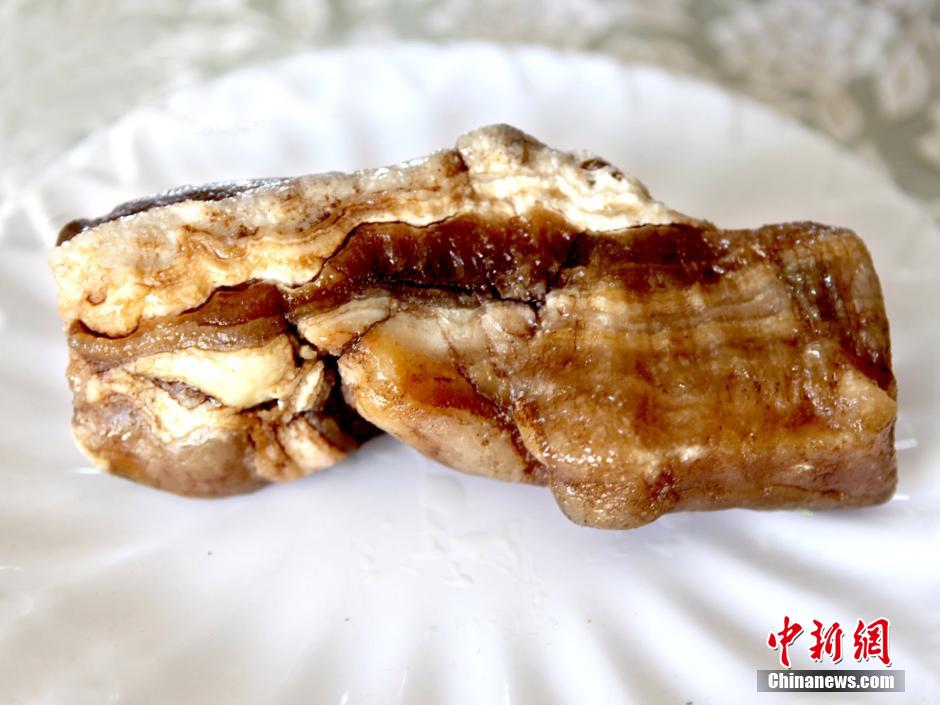 河南藏家擺“肉石宴”幾可亂真 河南藏家擺“肉石宴”幾可亂真