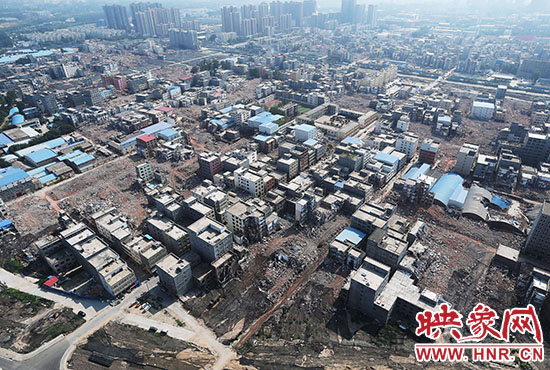 震驚！航拍鄭州城中村拆遷 宛如“地震災區(qū)”