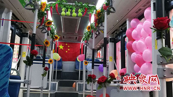 鄭州公交車長駕駛公交車迎娶新娘 鄭州公交車長駕駛公交車迎娶新娘