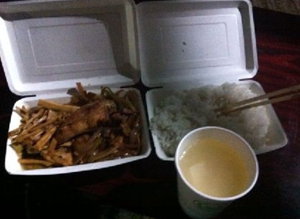 45元的盒飯,三菜一湯。