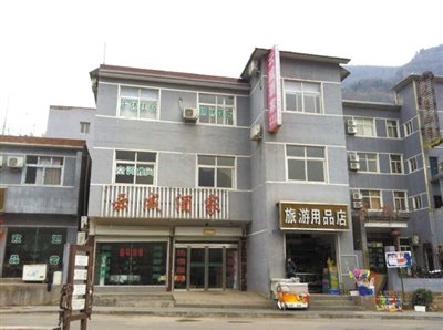 今年，胡萬林涉嫌非法行醫(yī)的地點，就在這座農(nóng)家賓館內(nèi)。