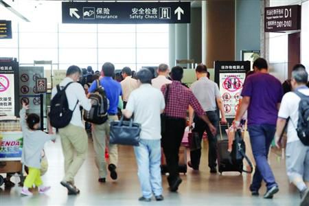 近期乘飛機(jī)應(yīng)留足更多的時(shí)間以免誤機(jī)。/晨報(bào)記者 殷立勤