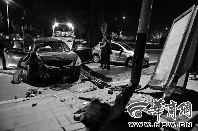 司機酒駕拖行市民上百米 面對盤問保持笑容(圖)