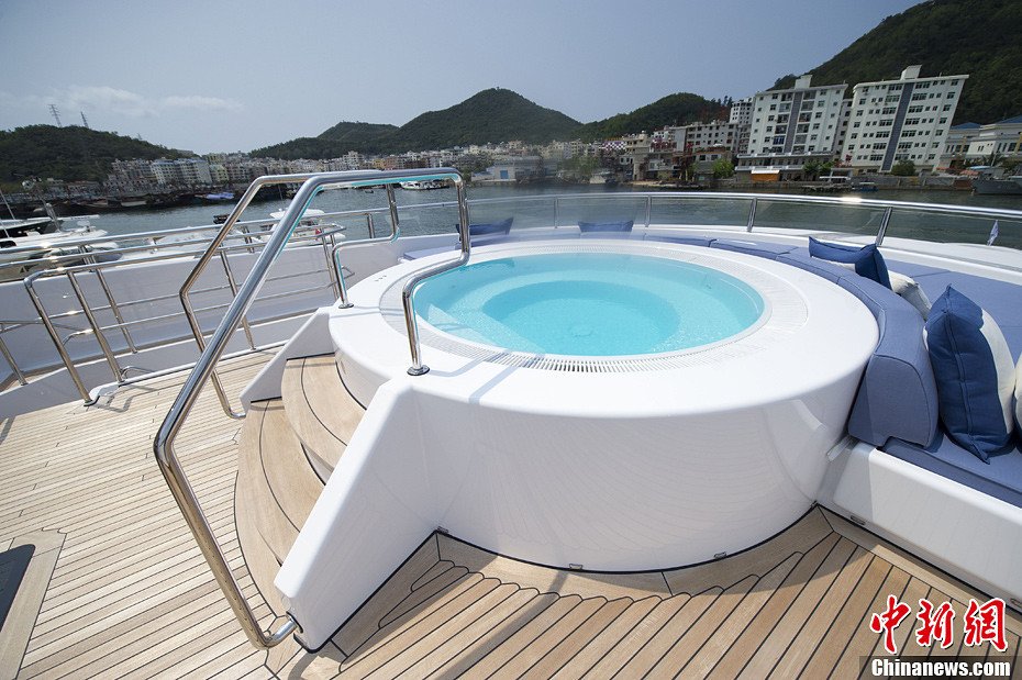 中國買家購3億豪華游艇 中國買家購3億豪華游艇
