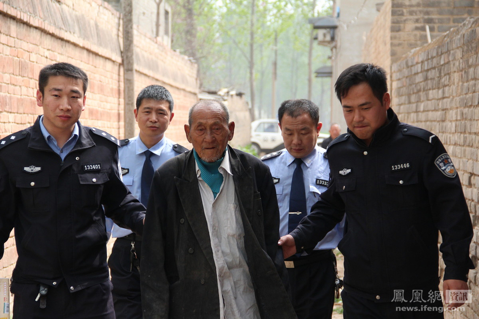 九旬老翁盜竊10萬(wàn)元受審 九旬老翁盜竊10萬(wàn)元受審