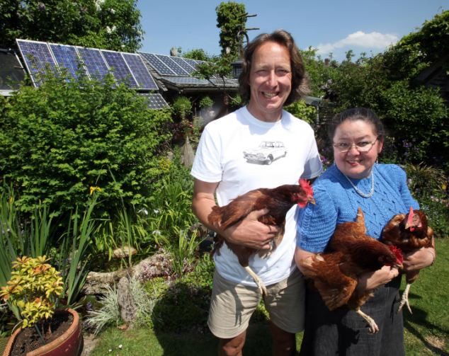 英夫妻"男耕女織"年支出500元 英夫妻"男耕女織"年支出500元