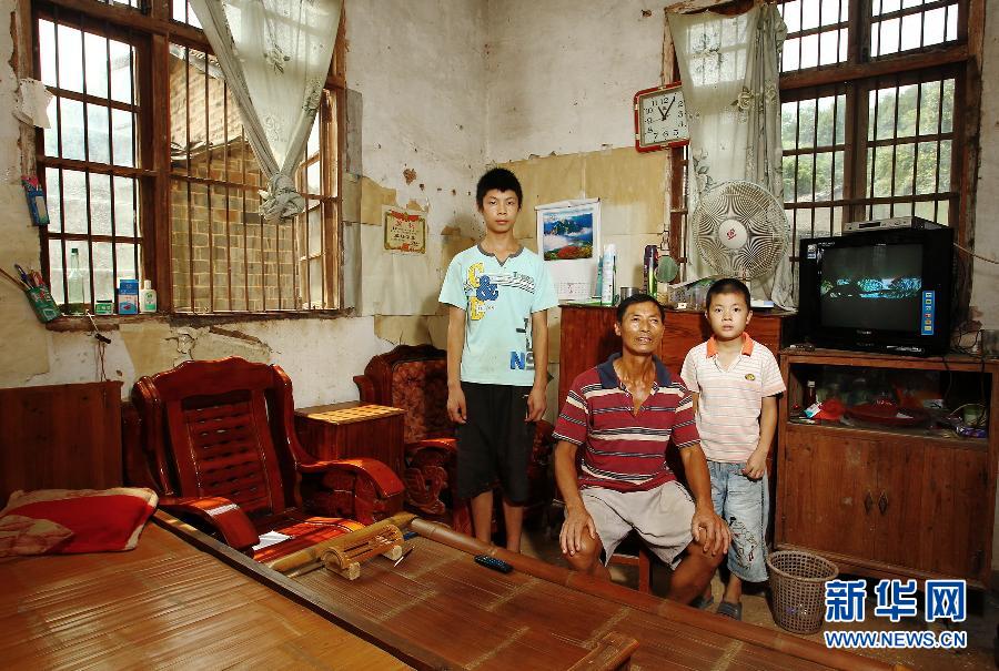農場棚戶區(qū)的最后留守家庭：留下的是回憶，迎來的是幸福