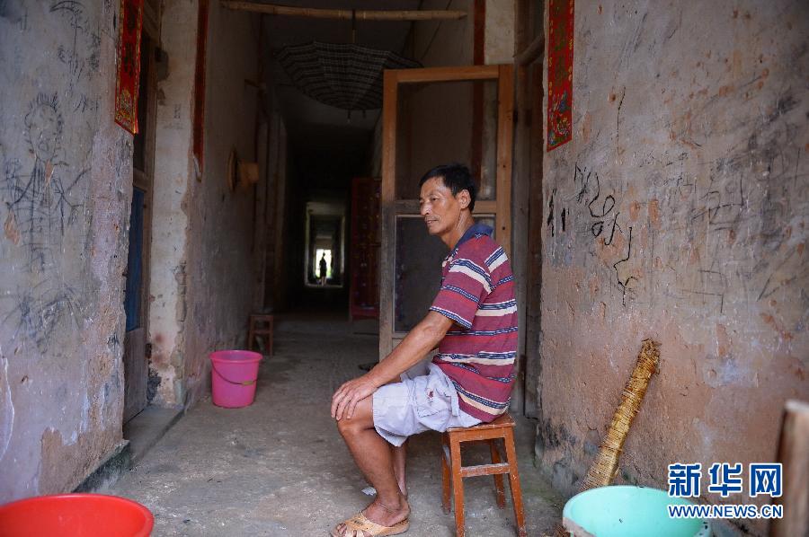 農場棚戶區(qū)的最后留守家庭：留下的是回憶，迎來的是幸福