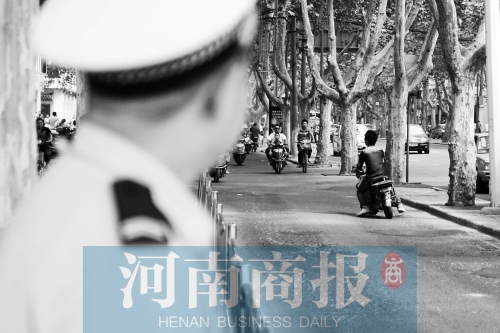 有警察，趕緊掉頭！