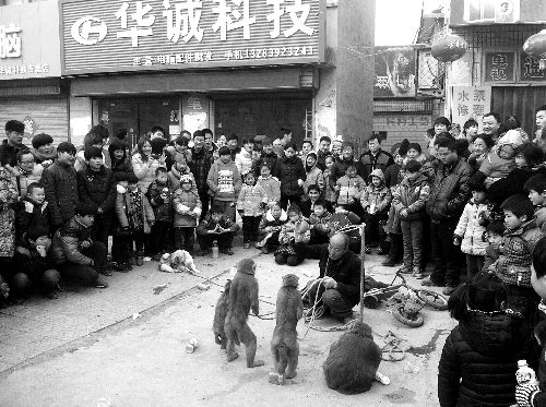 比春運更擠的地方是?？h廟會(組圖)