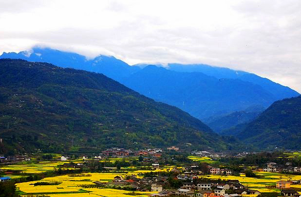 麻辣冬日二三五，芳菲三月看峨眉