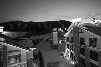 　　俯瞰亞布力,一個(gè)安靜的東北小鎮(zhèn),俄語“蘋果園”的意思?！? oldsrc=