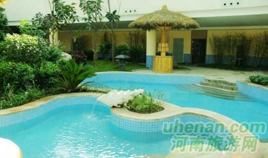 深秋去堯山賞紅葉、泡溫泉、拜大佛