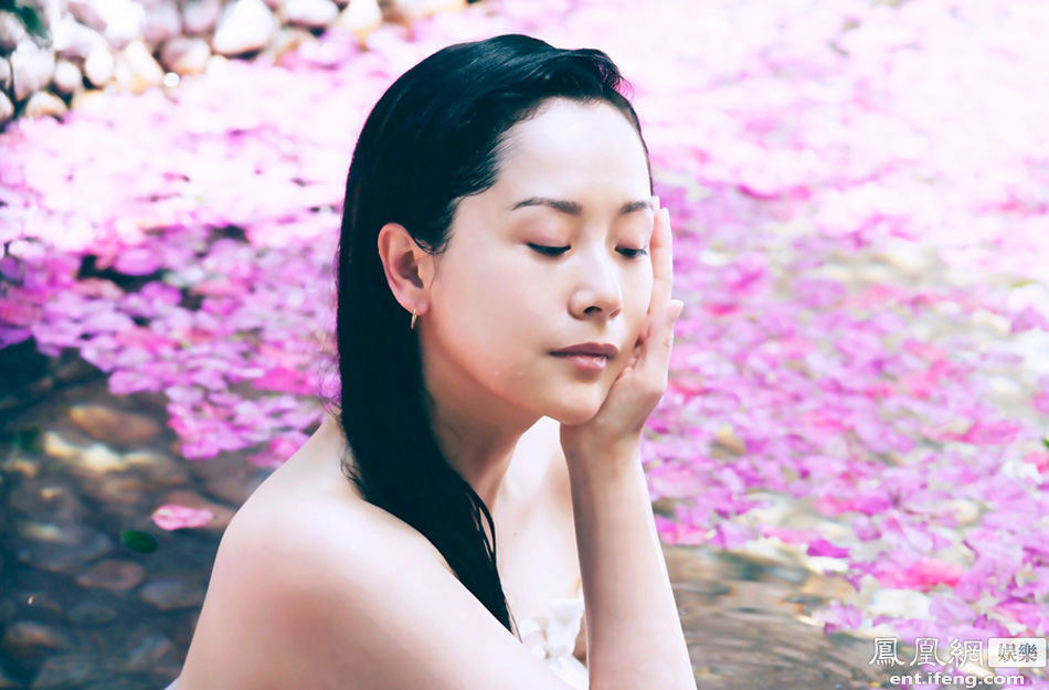 《二炮手》海清裸肩浴照曝光 《二炮手》海清裸肩浴照曝光