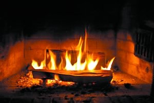 挪威熱播無聊“慢電視”:直播柴火12小時燃燒全過程 挪威熱播無聊“慢電視”:直播柴火12小時燃燒全過程