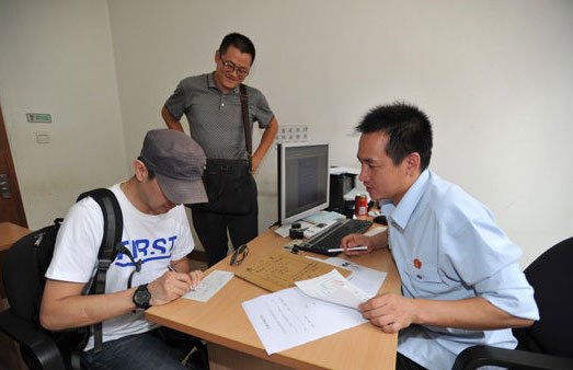 導(dǎo)演鄢頗獲賠醫(yī)療費(fèi)等14萬余元 導(dǎo)演鄢頗獲賠醫(yī)療費(fèi)等14萬余元