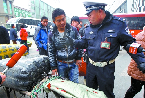 鄭州西三馬路擁堵嚴(yán)重 鄭州西三馬路擁堵嚴(yán)重