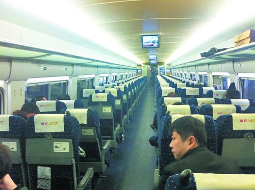 　春運(yùn)頭兩天，部分高鐵上座率并不高。