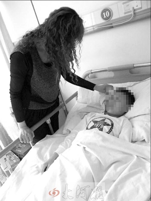 老師持掃帚打?qū)W生30分鐘 一個(gè)班20個(gè)同學(xué)被打過(guò) 老師持掃帚打?qū)W生30分鐘 一個(gè)班20個(gè)同學(xué)被打過(guò)