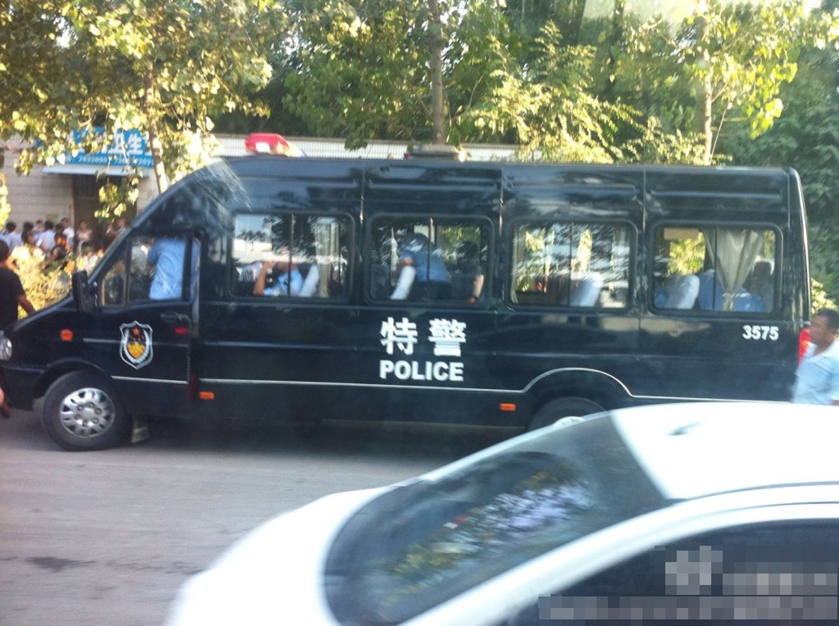 安陽公交車發(fā)生持刀搶劫案2死13傷 圖片來源網絡 安陽公交車發(fā)生持刀搶劫案2死13傷 圖片來源網絡