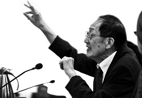 崔琦說:科學就要向前看 崔琦說:科學就要向前看