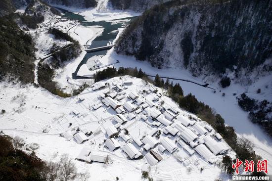 　　當(dāng)?shù)貢r間2014年2月17日，據(jù)日本媒體報道，日本關(guān)東甲信及日本東北等地區(qū)遭遇大雪。