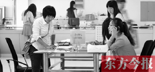 　　行政審批“瘦身”，不僅提高了行政效率，節(jié)約了行政資源，而且最大限度地方便了群眾