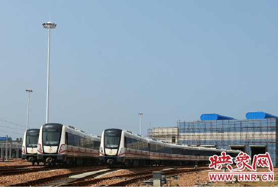 選擇地鐵出行，已經(jīng)是不少鄭州市民的首選